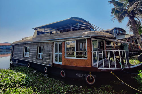 Blue Lotus Houseboats