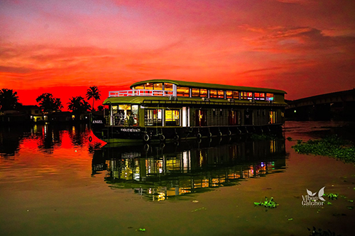 Blue Lotus Houseboats