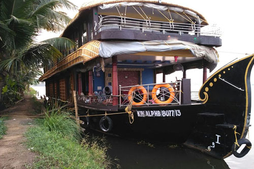 Blue Lotus Houseboats