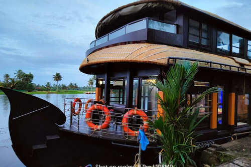 Blue Lotus Houseboats