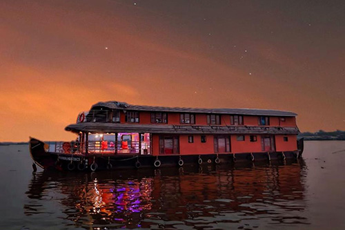 Blue Lotus Houseboats